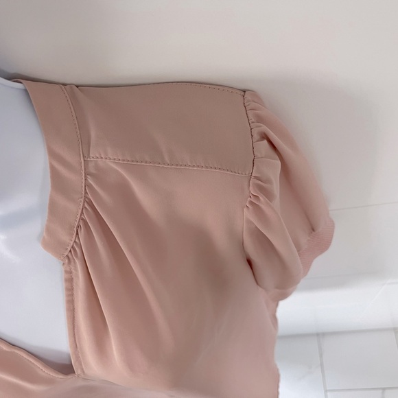 Catherine Malandrino/ Light pink blouse/ Short sleeves/ V-neck/ Size US M - Picture 3 of 11